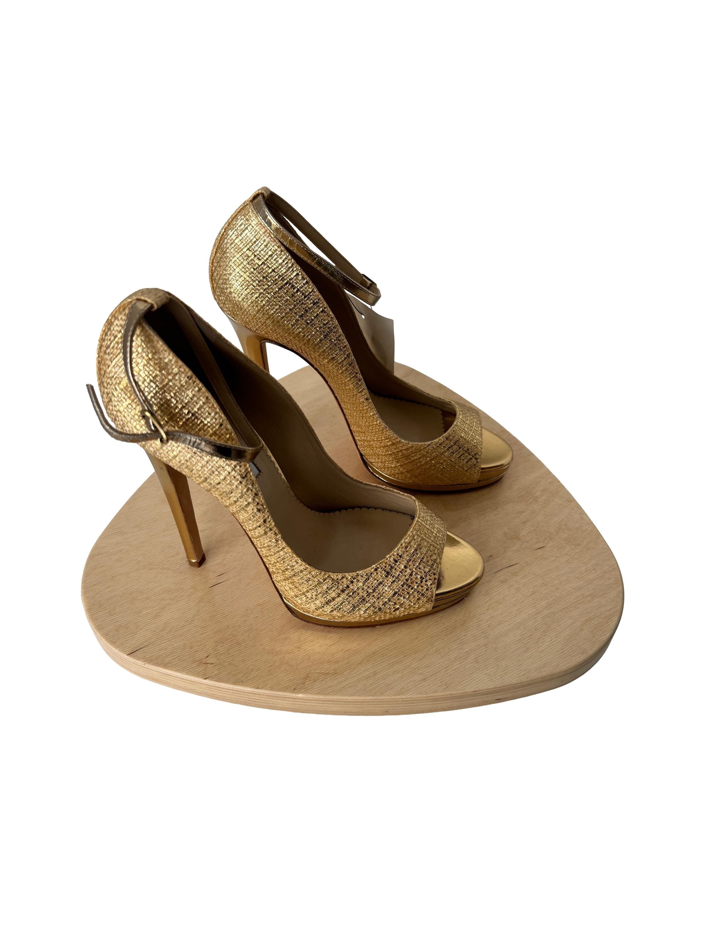 Oscar de La Renta Metallic Gold Pumps