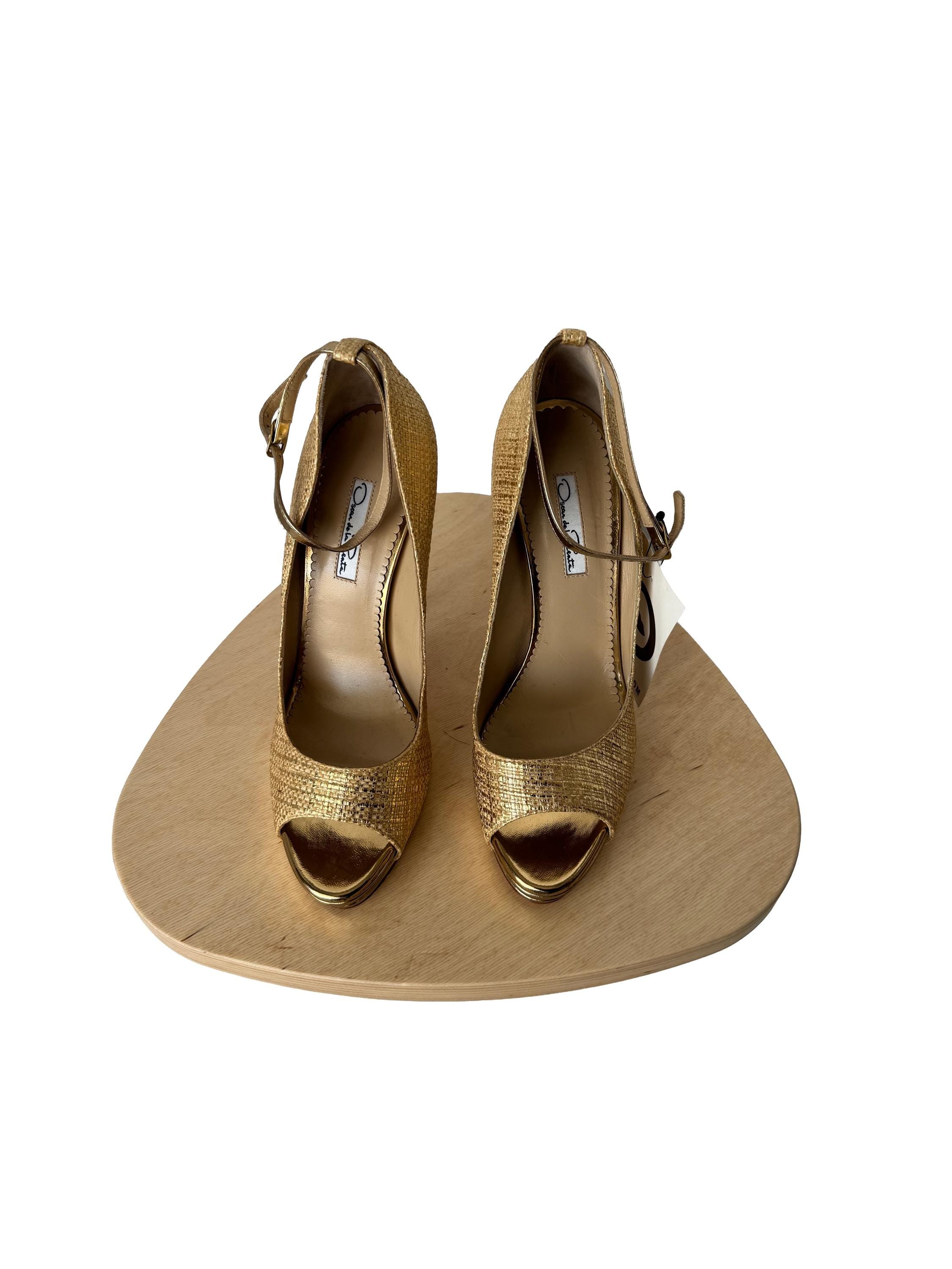 Oscar de La Renta Metallic Gold Pumps