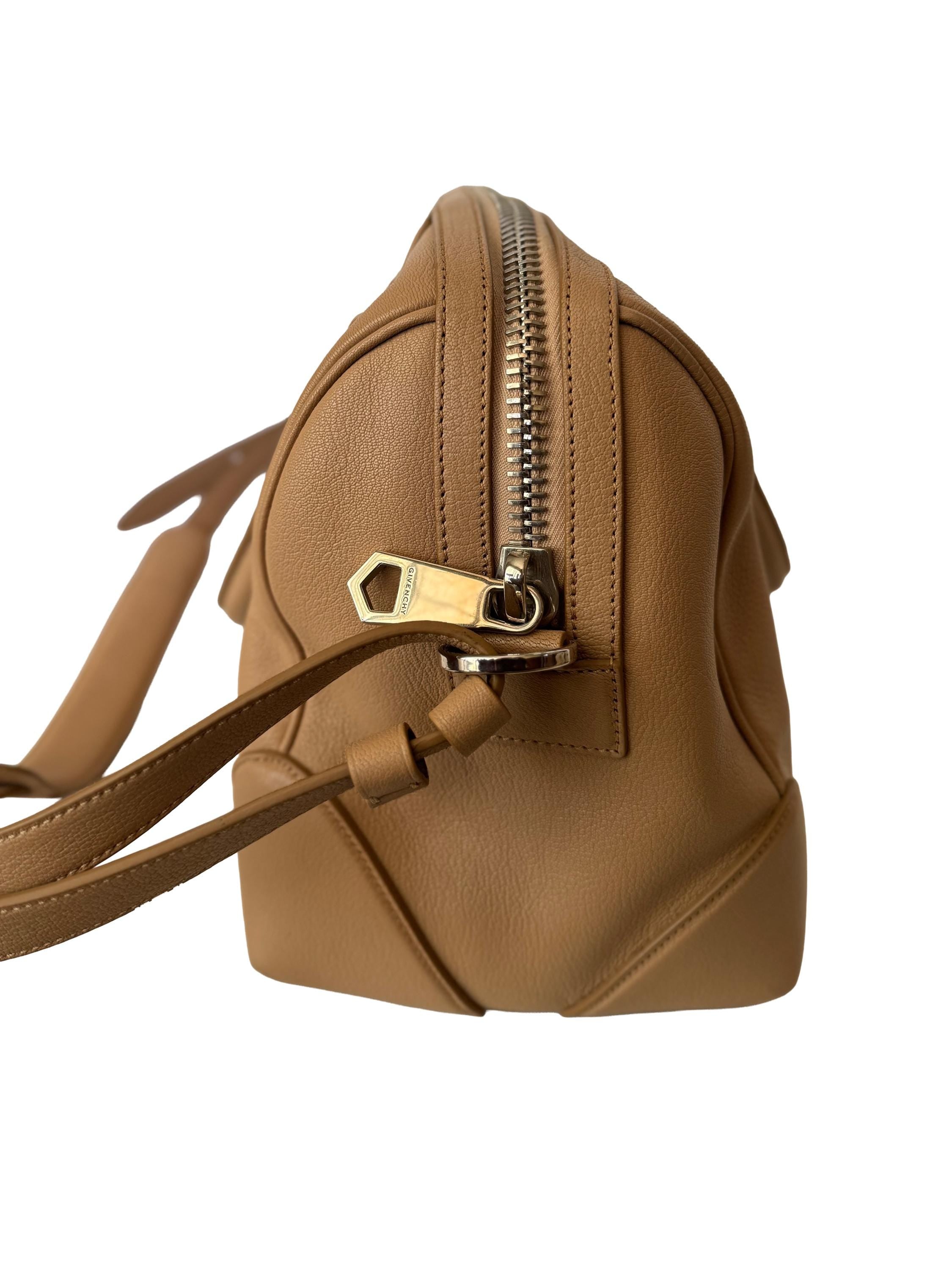 Givenchy Chain Animation Medium Lucrezia